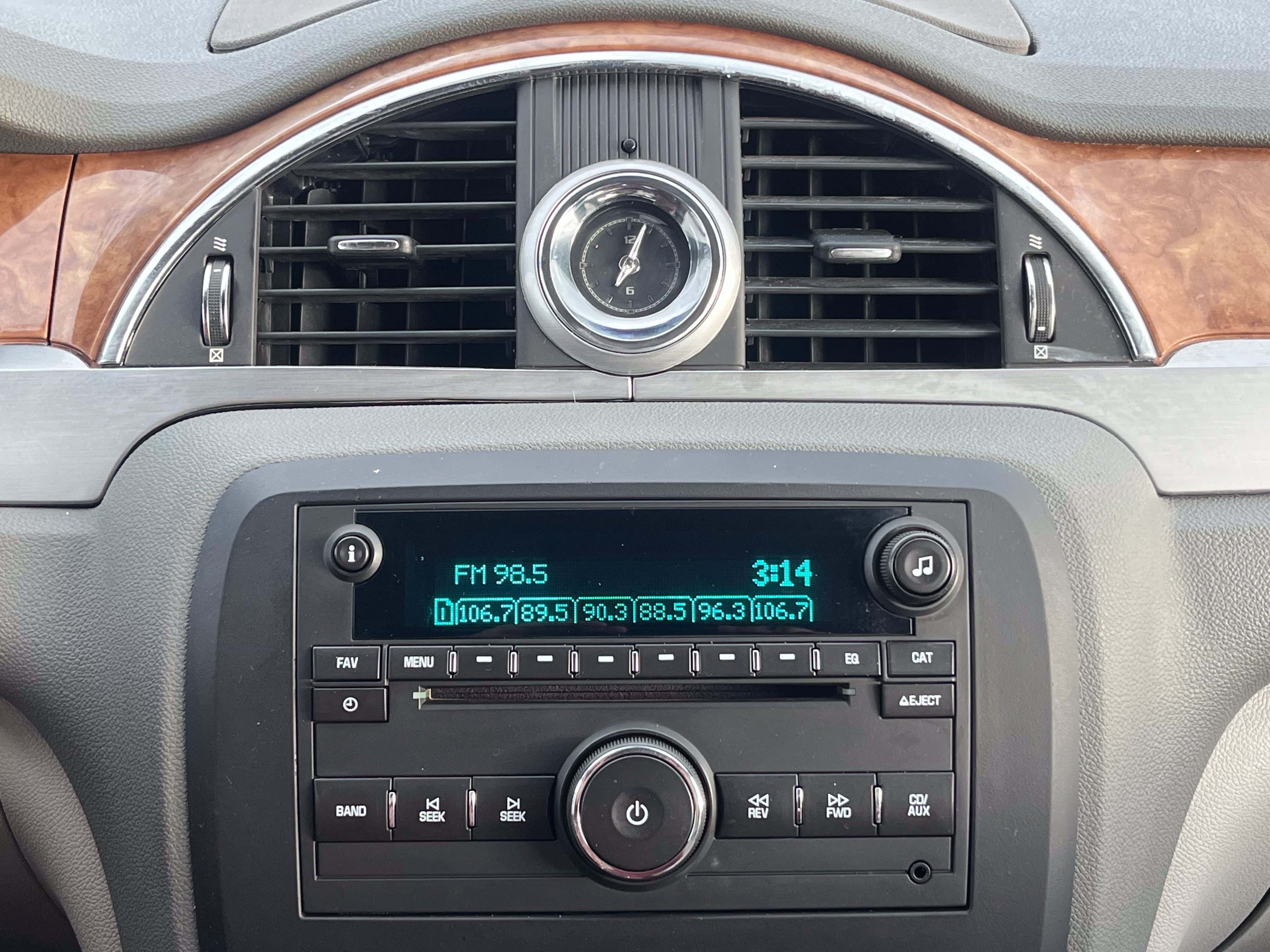 Used 2011 Buick Enclave CXL FWD image 23