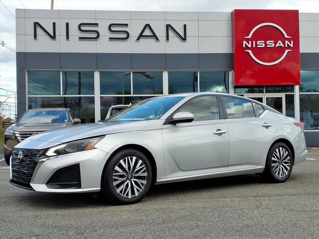 Certified 2023 Nissan Altima 2.5 SV FWD image 1
