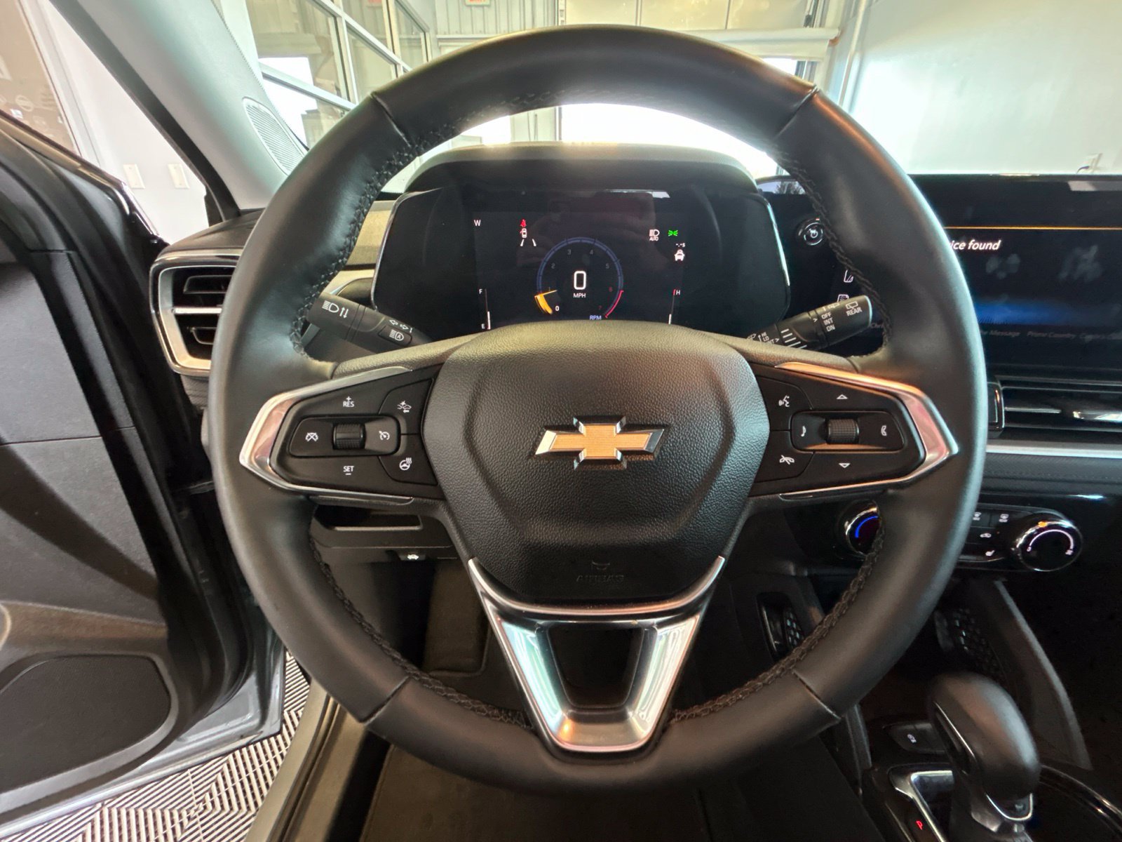 Used 2024 Chevrolet TrailBlazer LT w/ LT Cold Weather Package FWD image 17