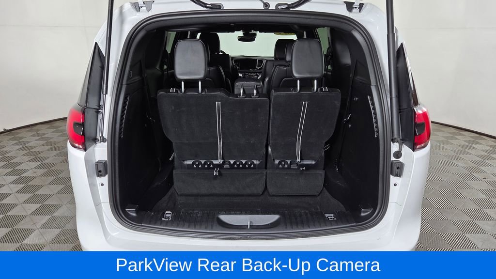 Used 2025 Chrysler Pacifica Select image 10