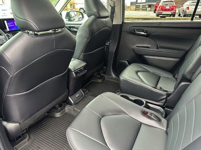 Used 2024 Toyota Highlander XLE image 21