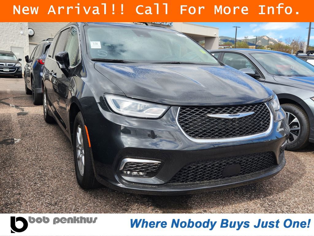 Used 2022 Chrysler Pacifica Touring-L image 1