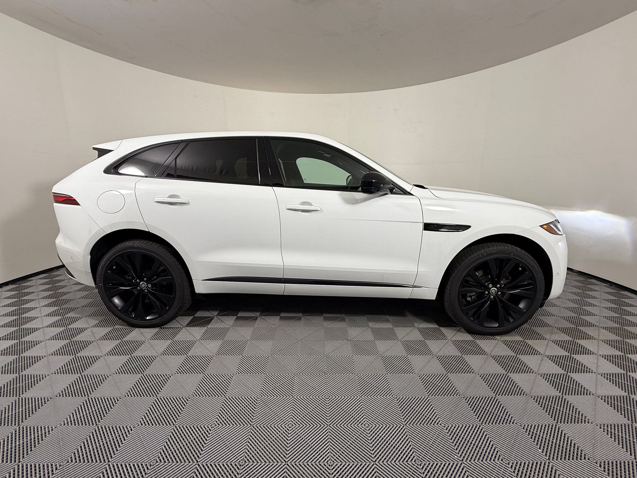 New 2026 Jaguar F-PACE R-Dynamic S AWD/4WD image 7