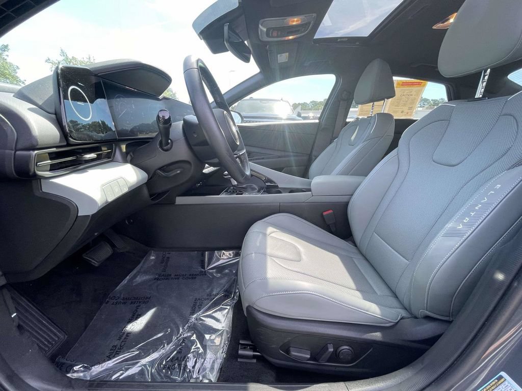 Used 2025 Hyundai Elantra Limited FWD image 19