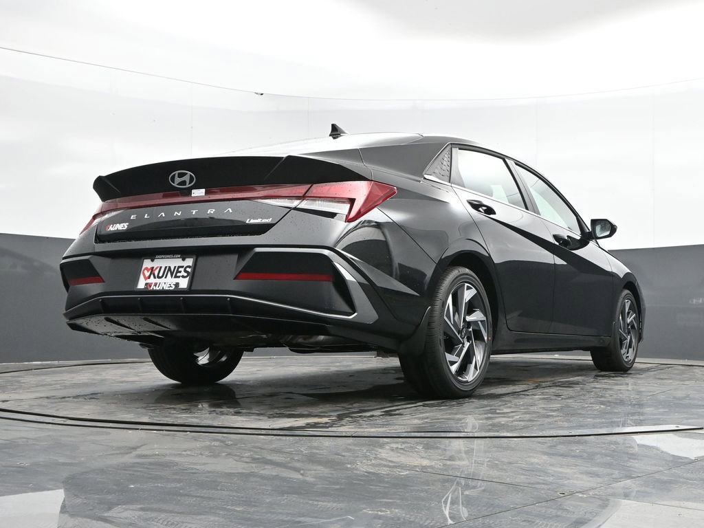 Used 2025 Hyundai Elantra Limited FWD image 47