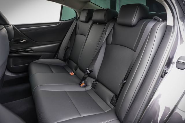 Certified 2025 Lexus ES 350 w/ Premium Package FWD image 18