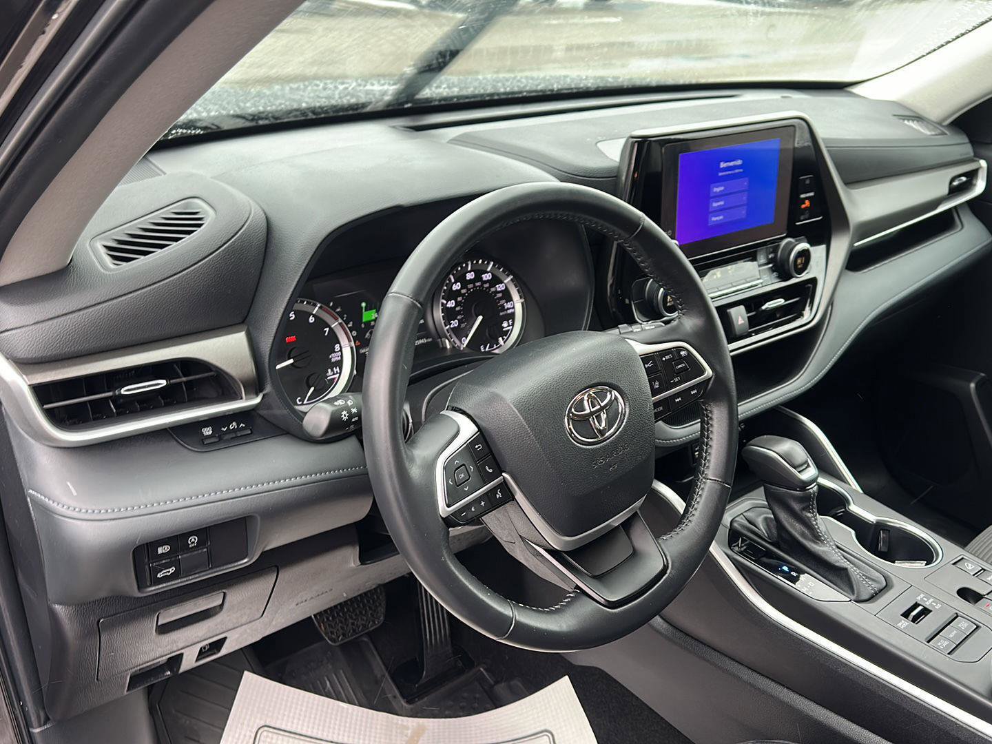 Used 2023 Toyota Highlander LE image 22