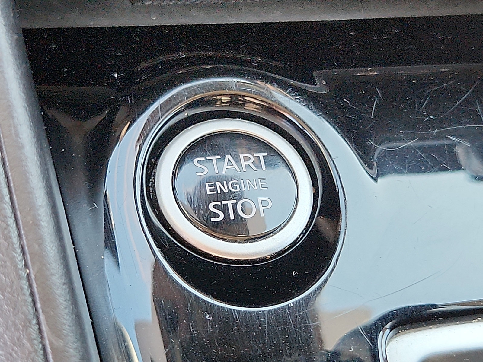 Used 2024 Nissan Versa SV FWD image 22