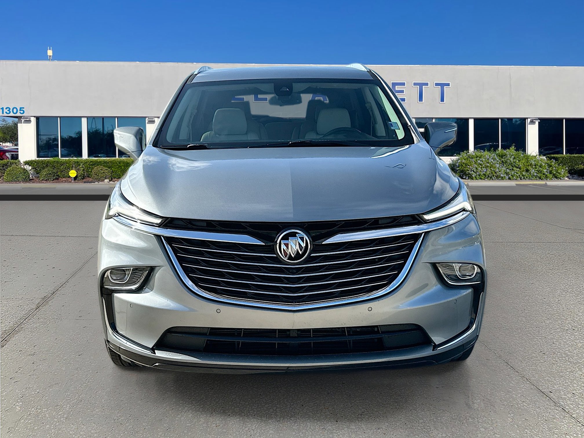 Used 2024 Buick Enclave Essence FWD image 2