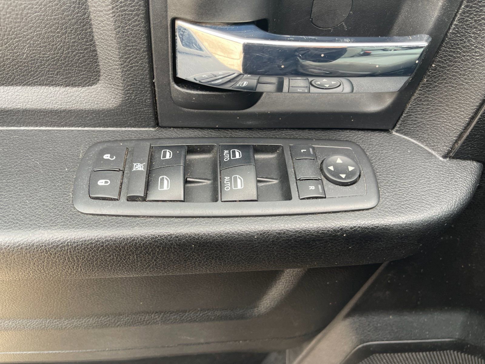 Used 2017 RAM 1500 Express w/ Black Ram 1500 Express Group AWD/4WD image 12
