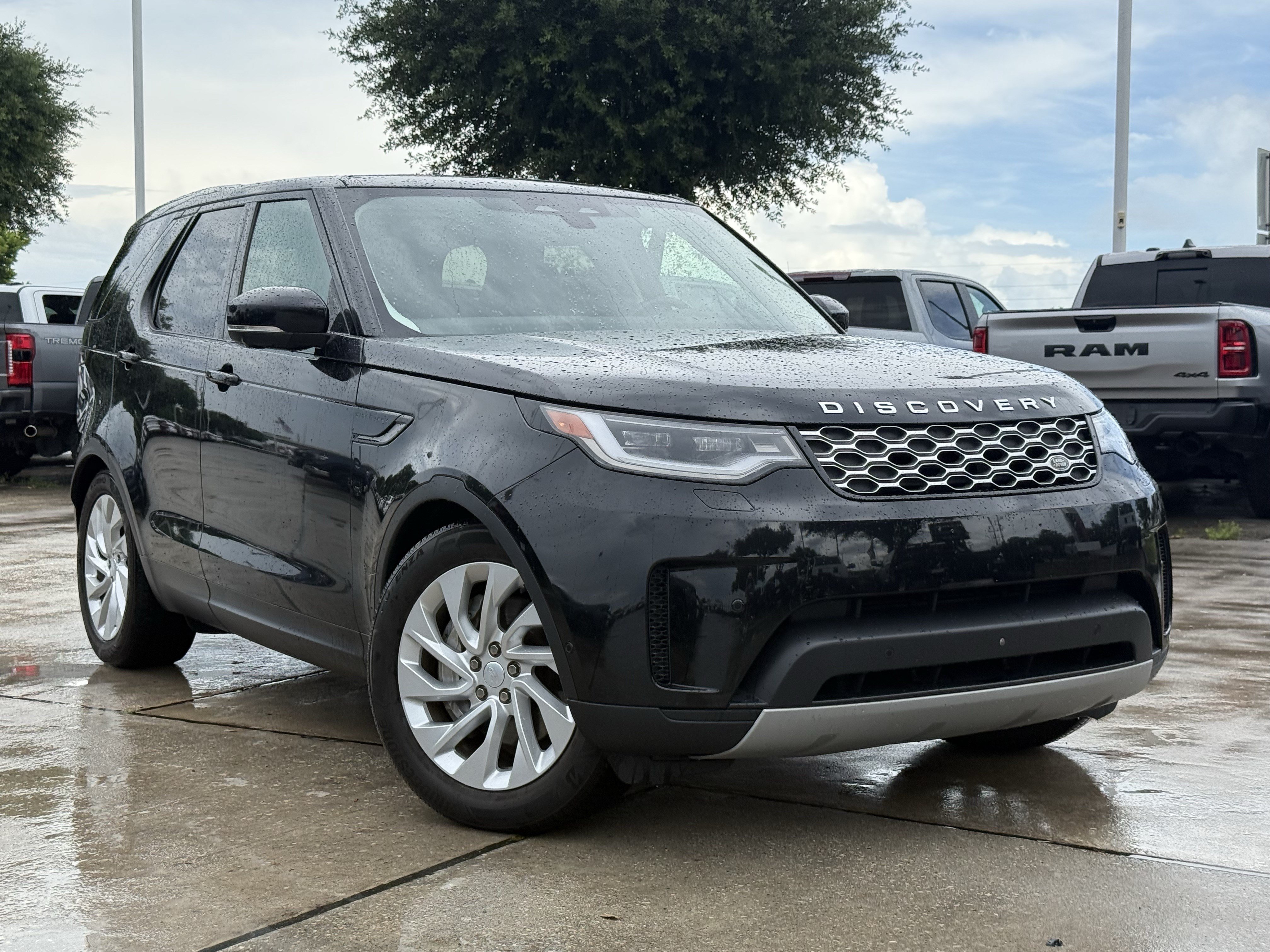 Used 2024 Land Rover Discovery S AWD/4WD image 2