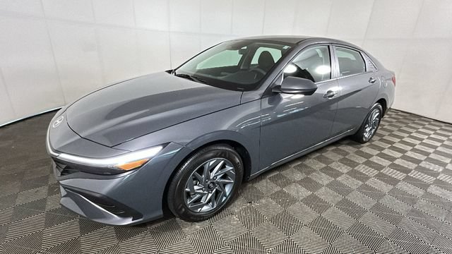 Certified 2024 Hyundai Elantra SEL FWD image 6