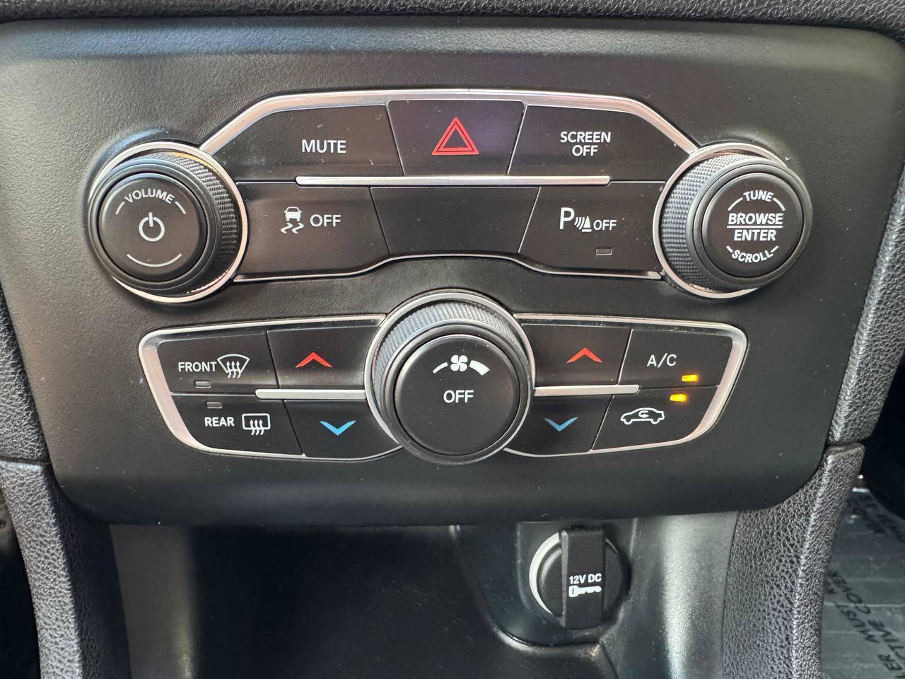 Used 2018 Dodge Charger SXT RWD image 27