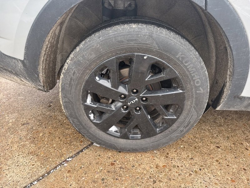 Used 2023 Kia Sorento S w/ Panoramic Sunroof Package image 7