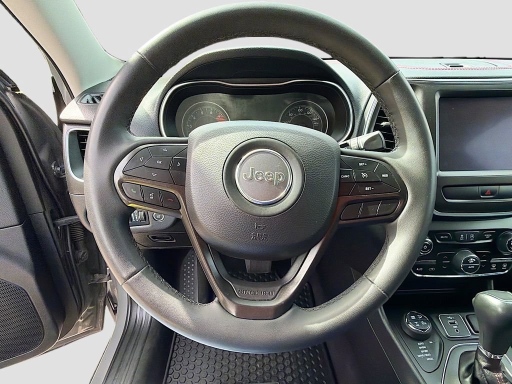 Used 2022 Jeep Cherokee Trailhawk w/ Trailhawk Elite Value Package AWD/4WD image 11