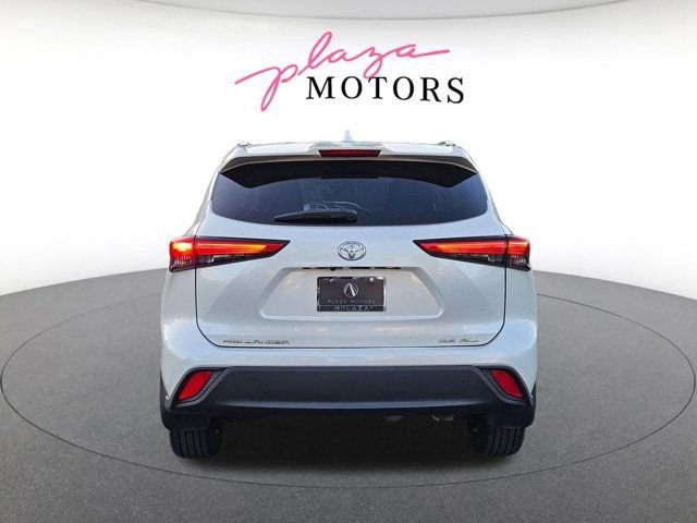 Used 2021 Toyota Highlander XLE AWD/4WD image 6