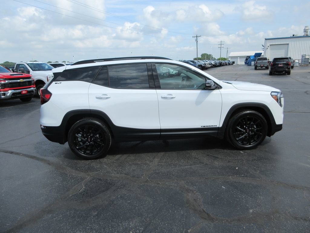 Certified 2024 GMC Terrain SLT w/ Infotainment Package II FWD image 5