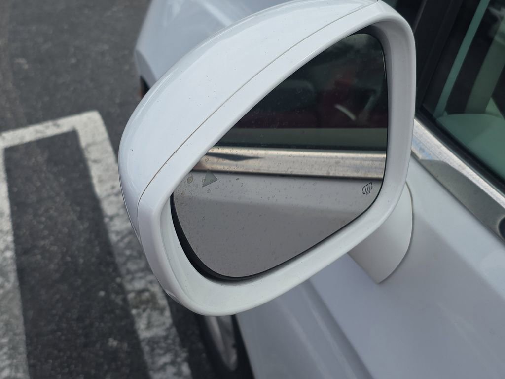 Used 2017 Chrysler Pacifica Touring-L w/ Tire & Wheel Group image 7