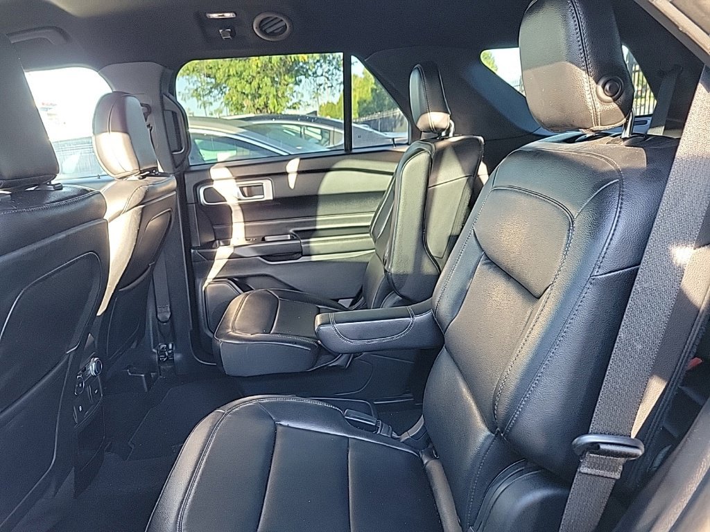 Used 2020 Ford Explorer XLT w/ Equipment Group 202A AWD/4WD image 12