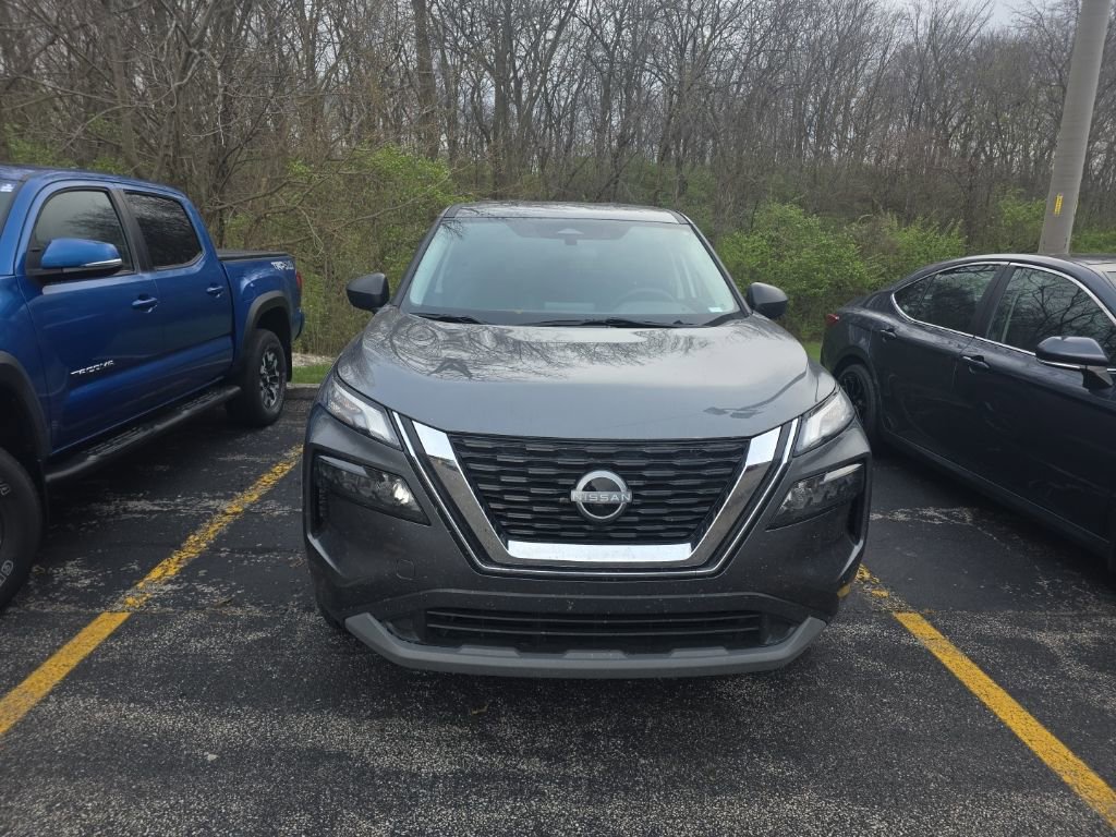 Used 2023 Nissan Rogue S image 2