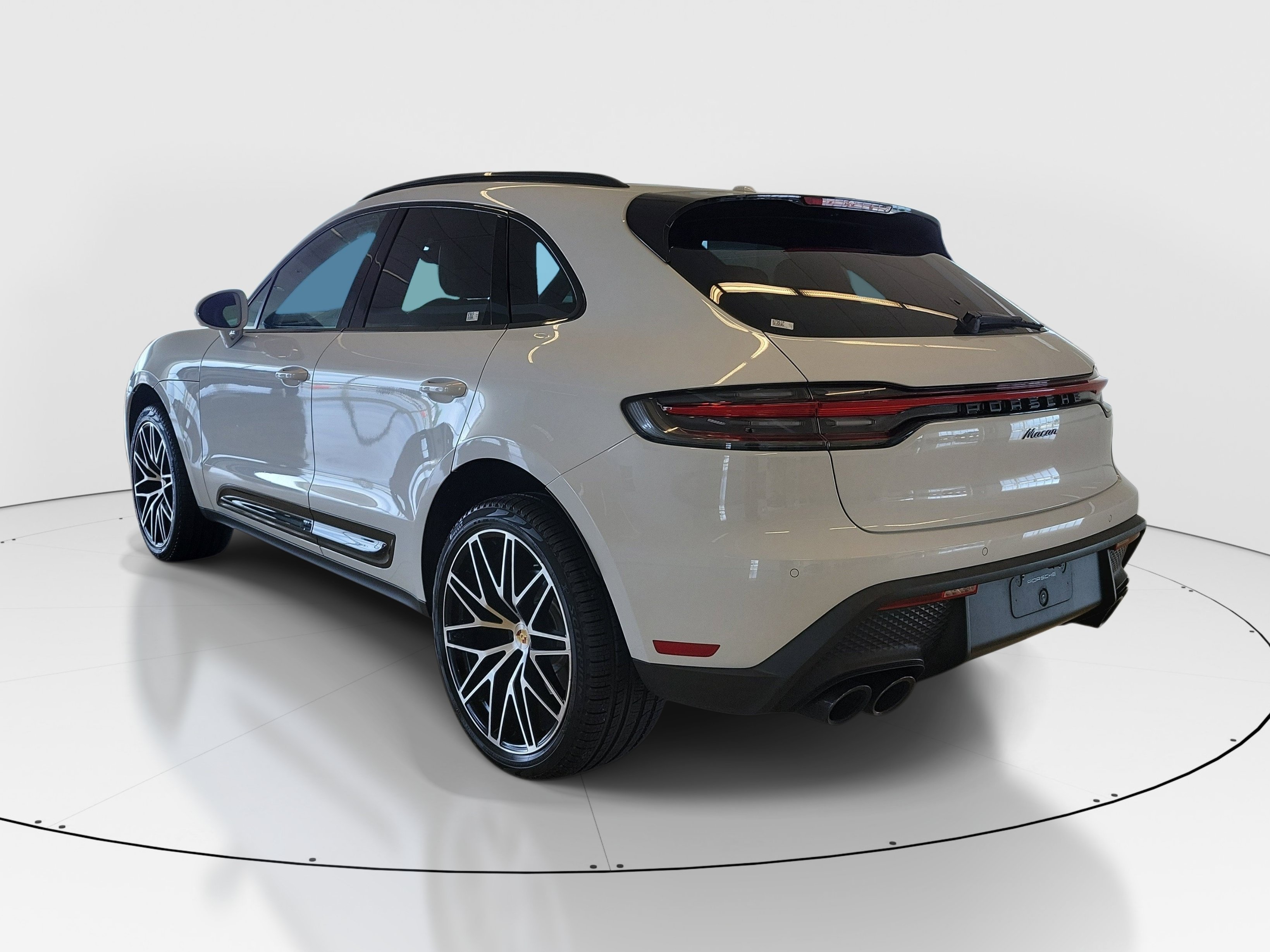 Used 2023 Porsche Macan AWD/4WD image 5