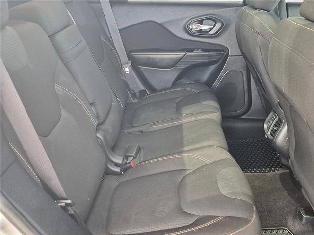 Used 2016 Jeep Cherokee Latitude w/ Comfort/Convenience Group AWD/4WD image 20