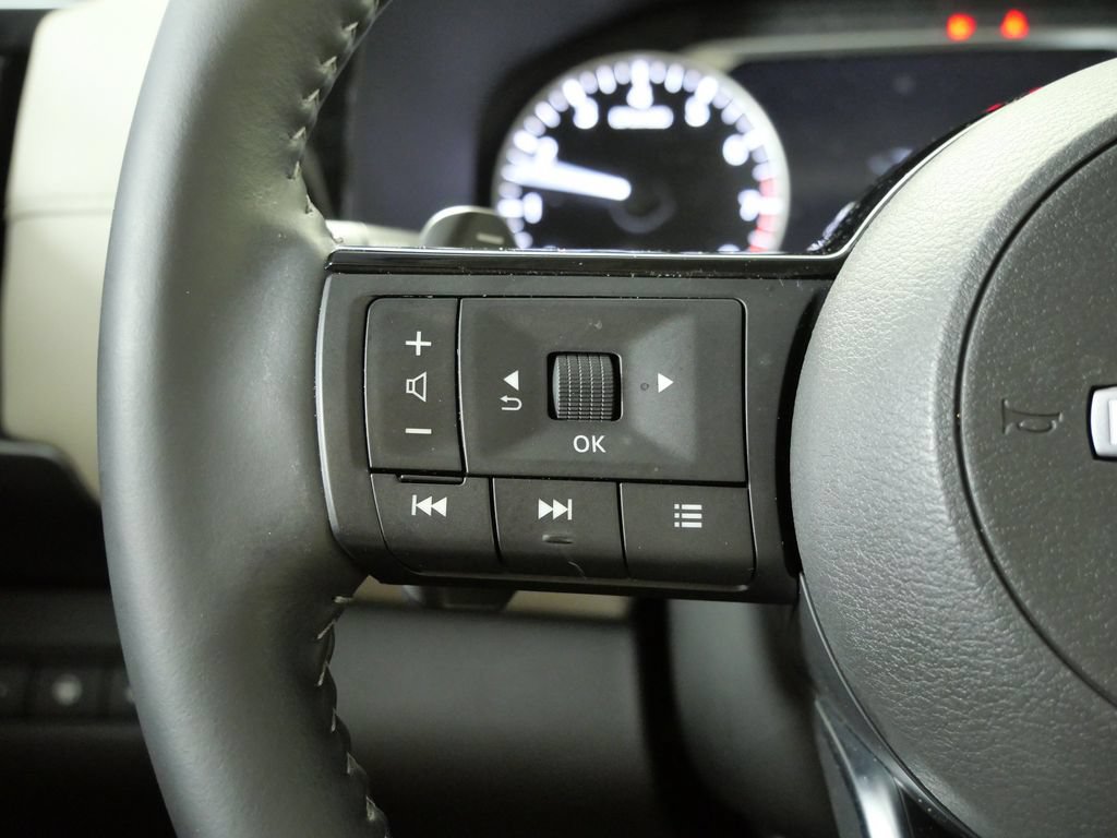 Used 2025 Nissan Pathfinder SL AWD/4WD image 25