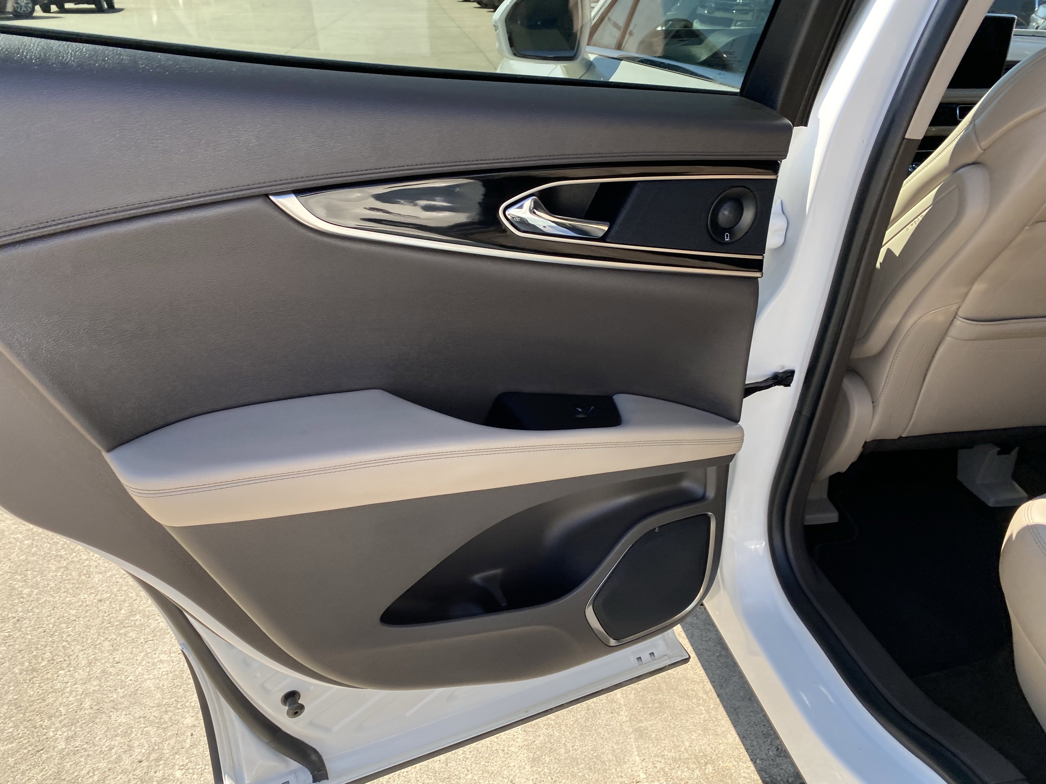 Used 2021 Lincoln Nautilus Reserve w/ Equipment Group 201A image 16