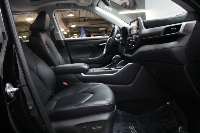 Used 2022 Toyota Highlander XLE image 22