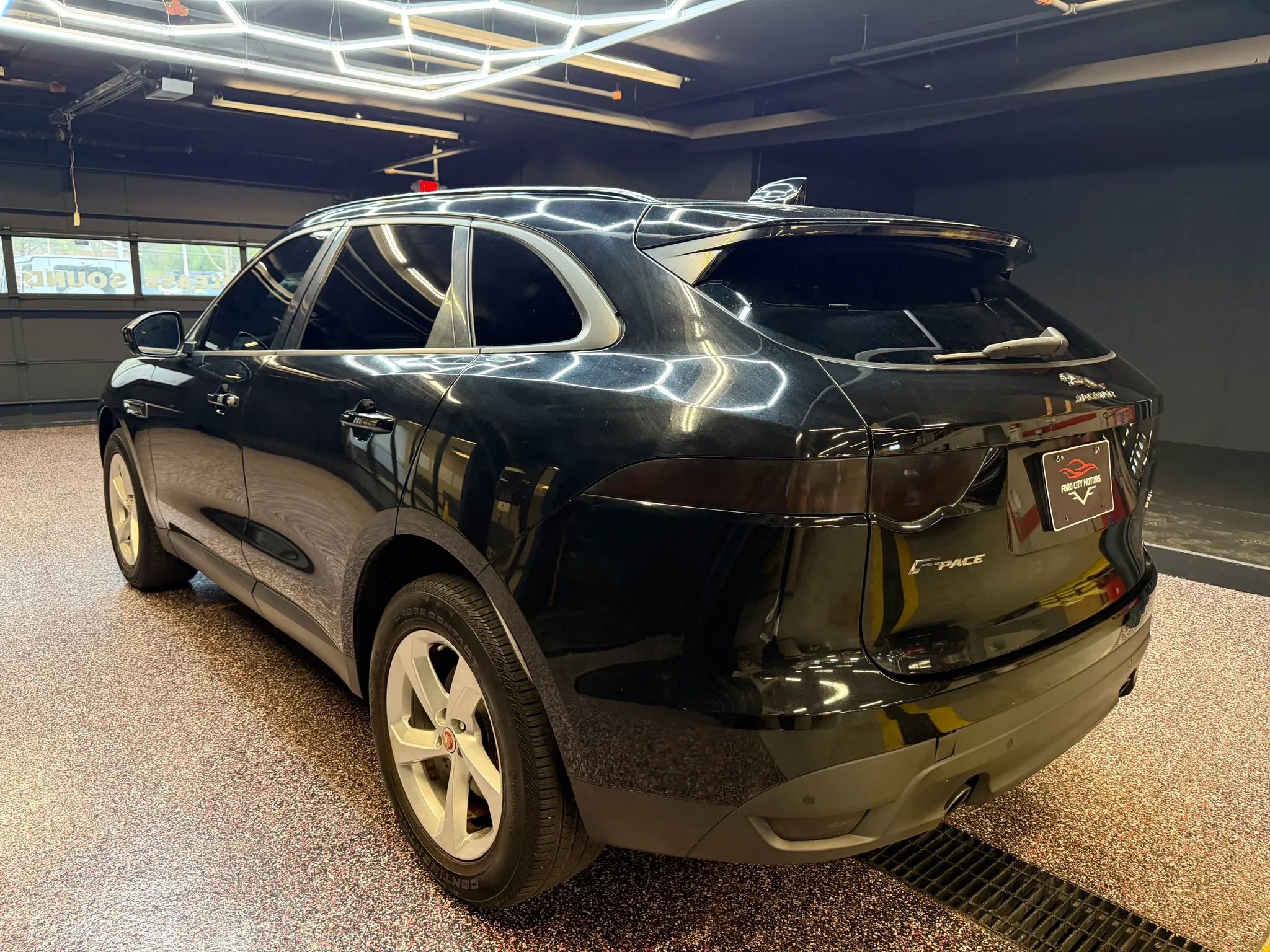 Used 2018 Jaguar F-PACE Premium AWD/4WD image 3