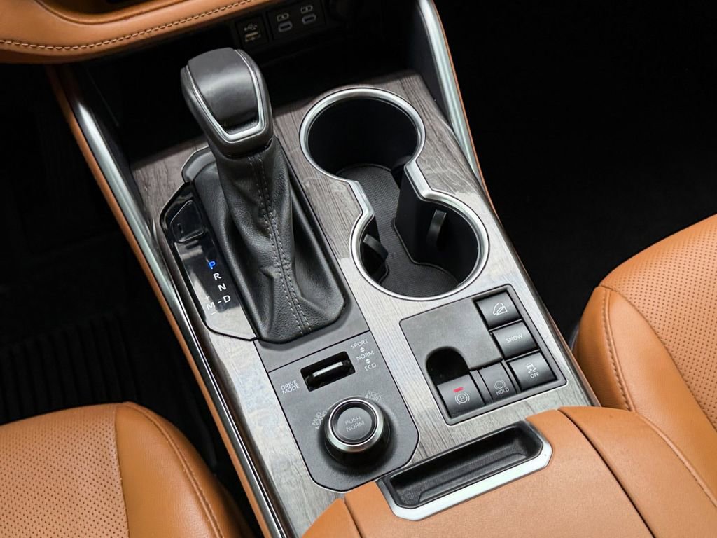 Used 2024 Toyota Highlander Platinum image 18