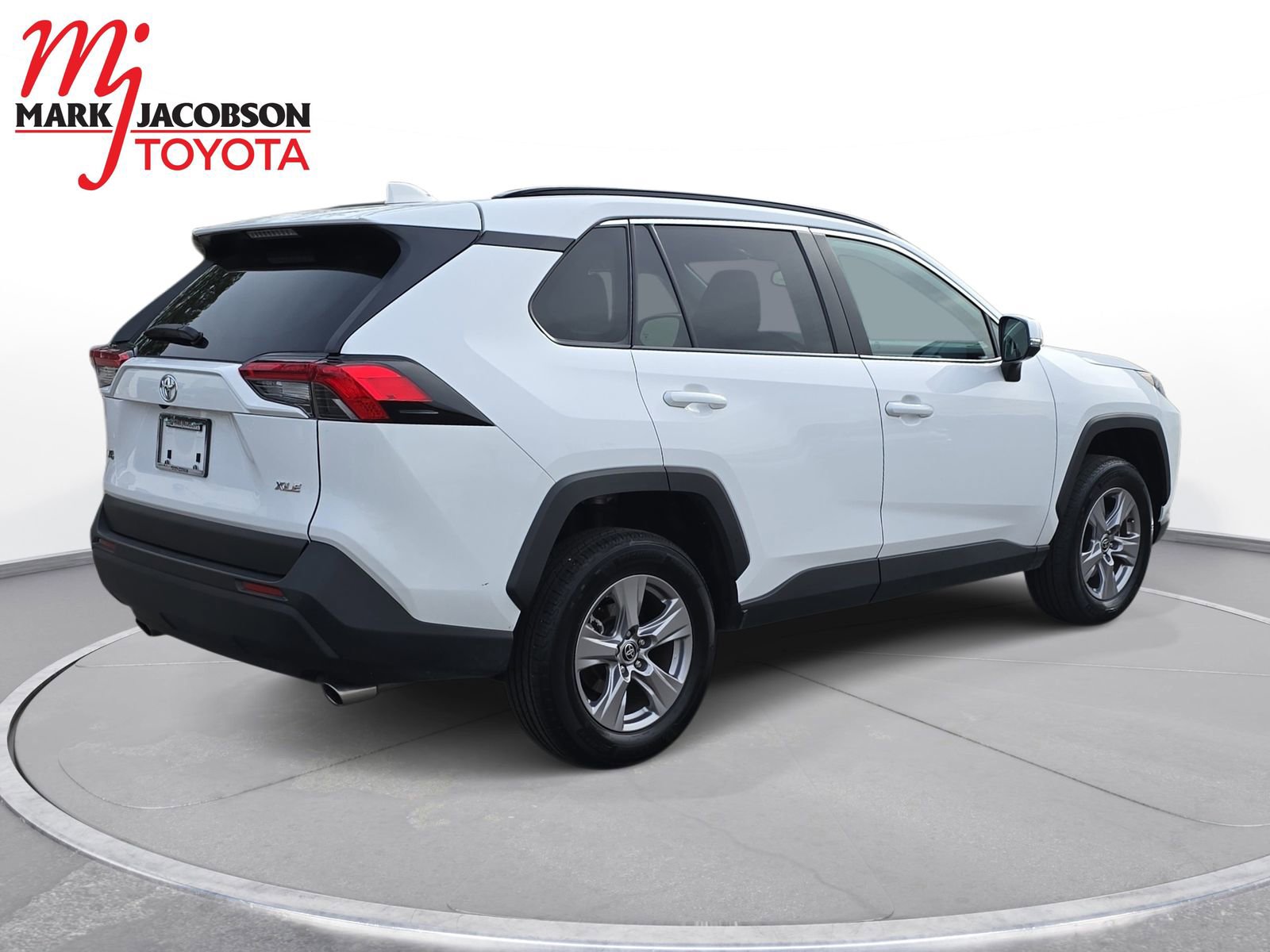 Used 2025 Toyota RAV4 XLE image 9