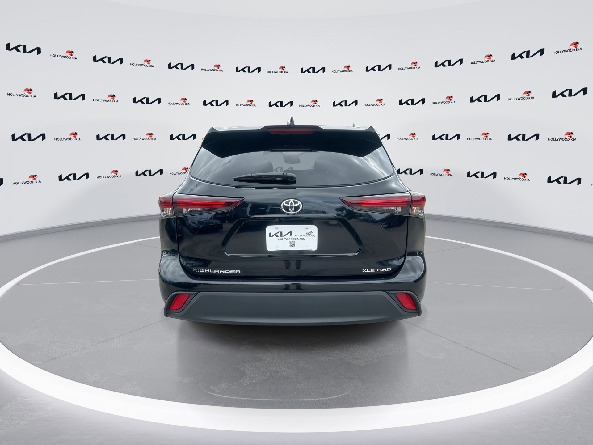 Used 2024 Toyota Highlander XLE AWD/4WD image 7