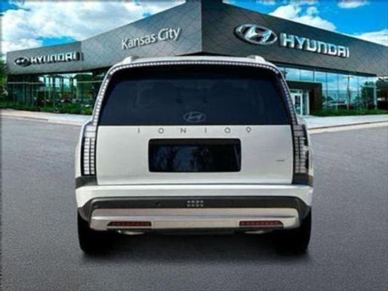 New 2026 Hyundai Ioniq 9 SE image 9