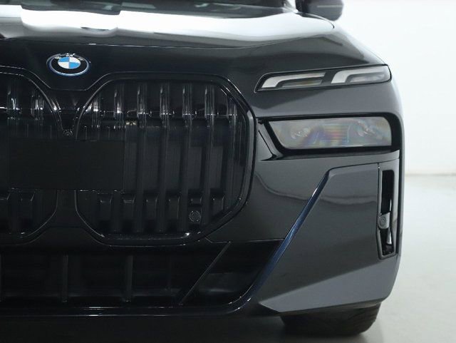 Certified 2023 BMW i7 xDrive60 image 8