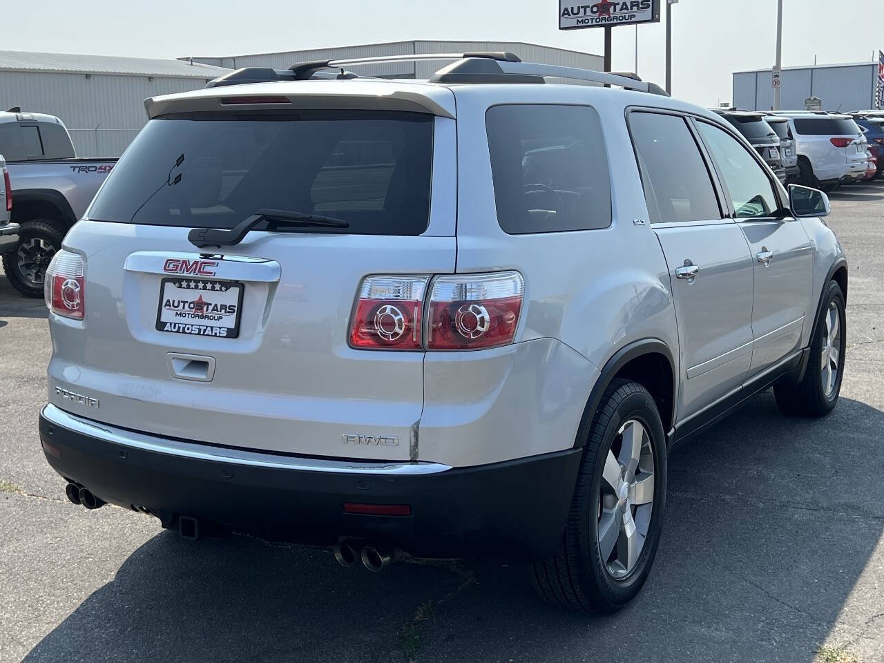 Used 2011 GMC Acadia SLT w/ Technology Package AWD/4WD image 4