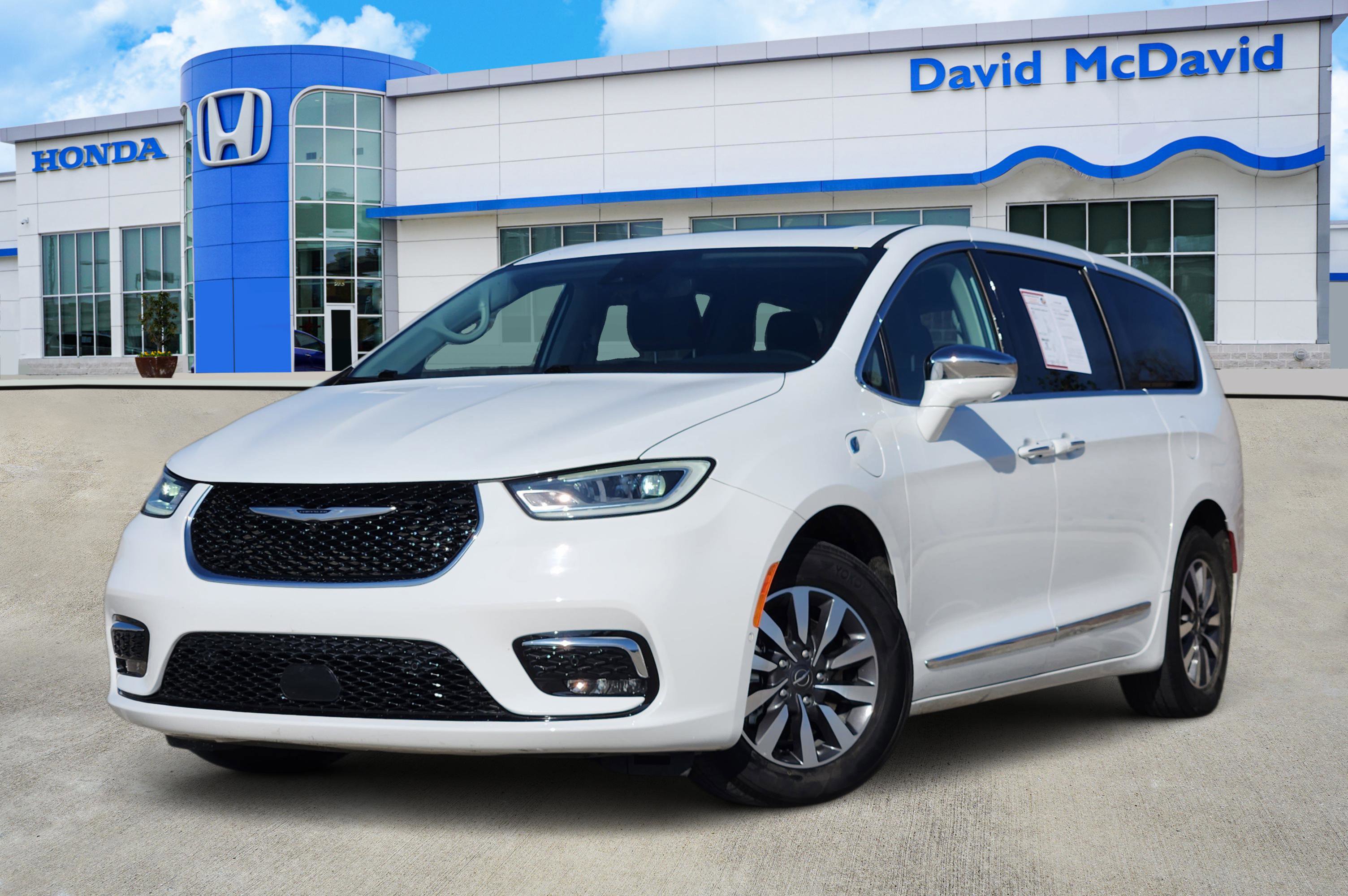 Used 2022 Chrysler Pacifica Limited image 1