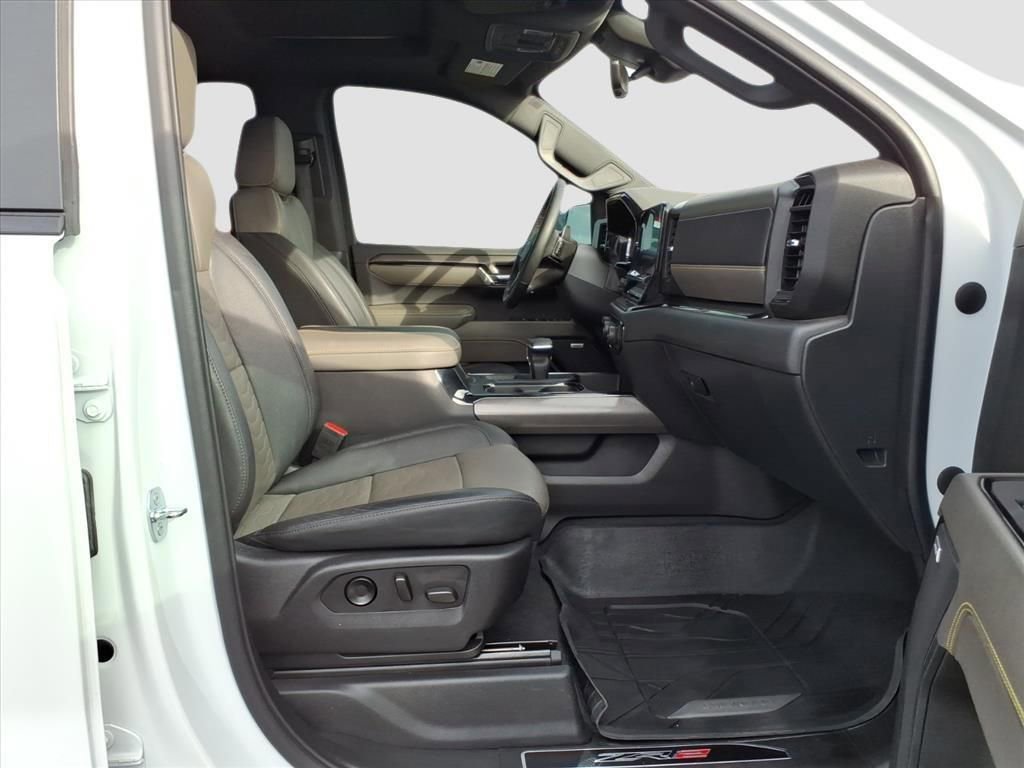 Used 2023 Chevrolet Silverado 1500 ZR2 w/ Technology Package AWD/4WD image 11