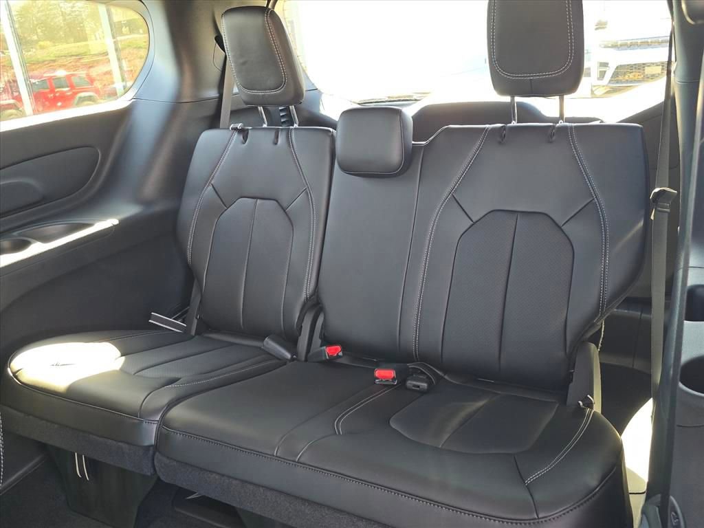 New 2026 Chrysler Pacifica Select FWD image 7