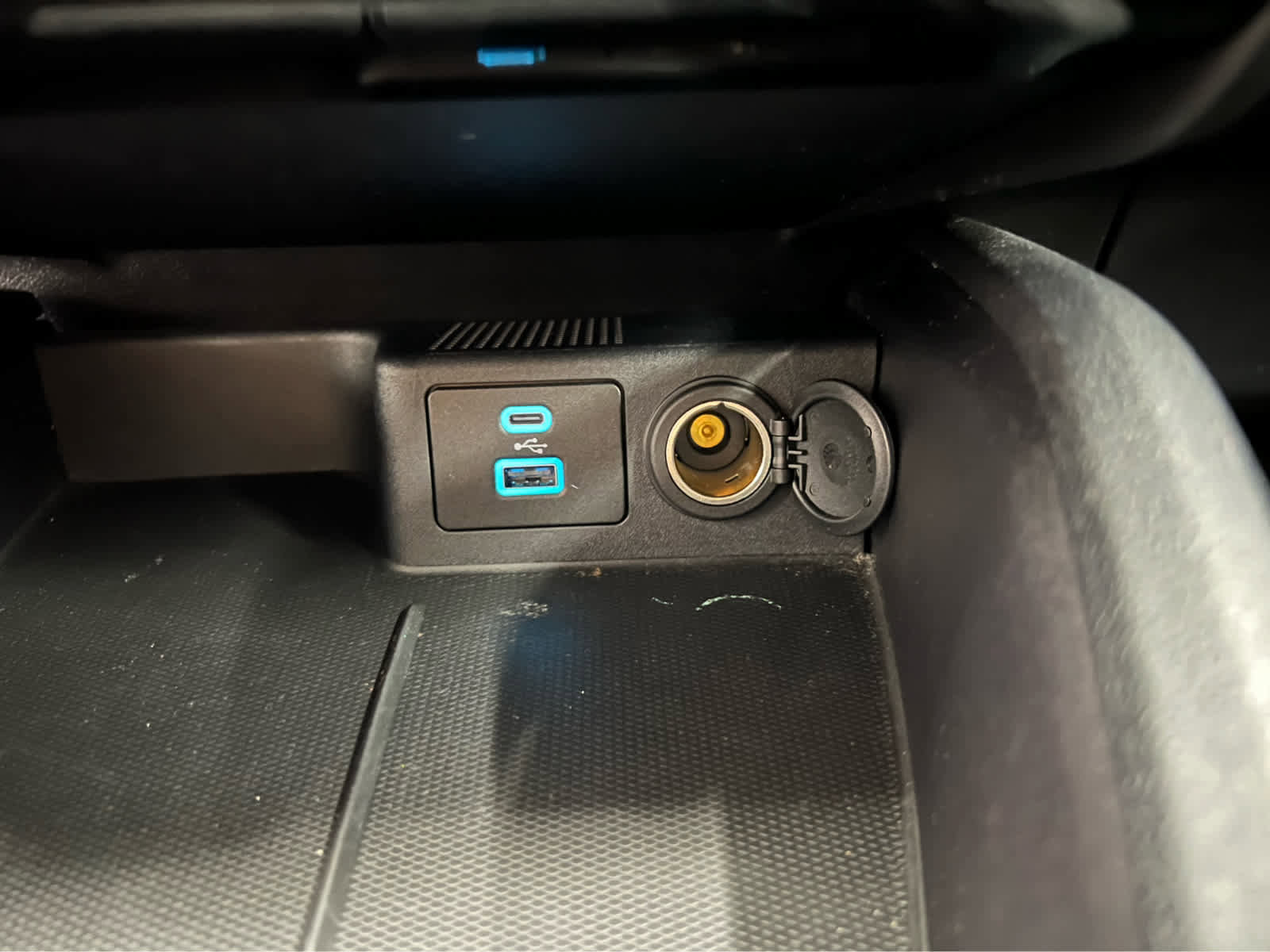 Used 2022 Ford Escape SE w/ Cold Weather Package image 30