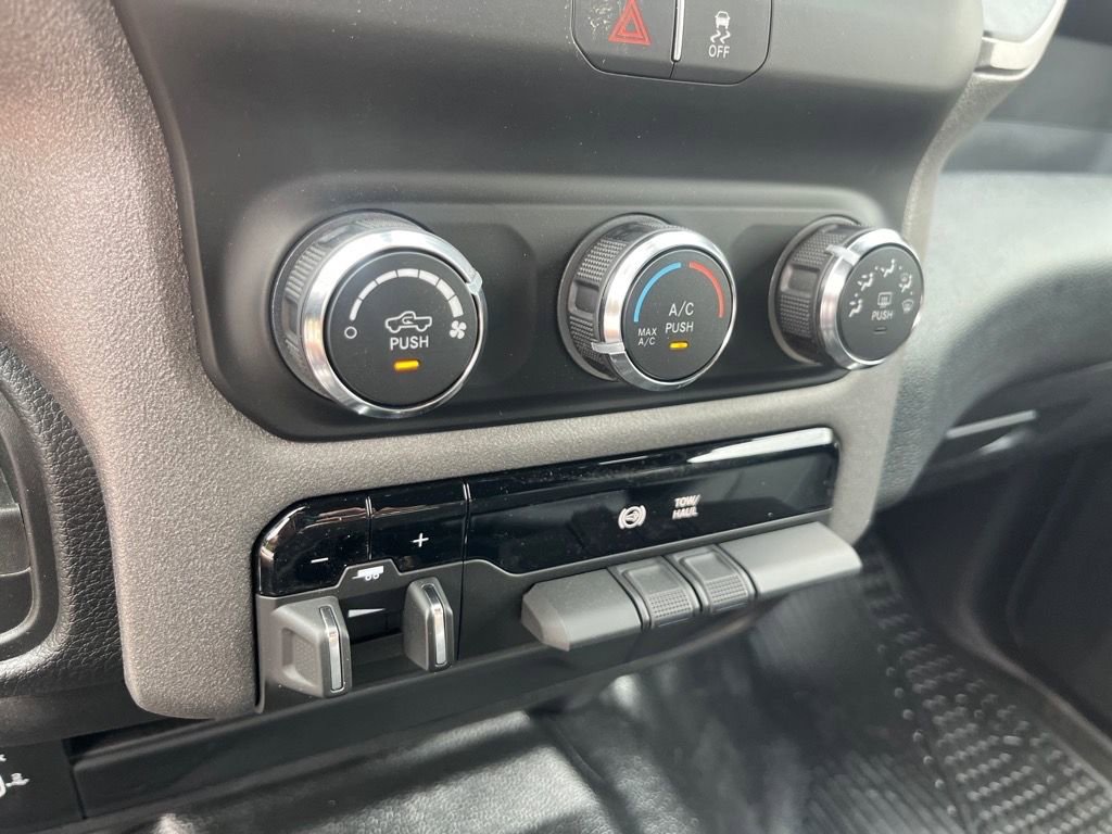 Used 2024 RAM 2500 Tradesman w/ Chrome Appearance Group image 15