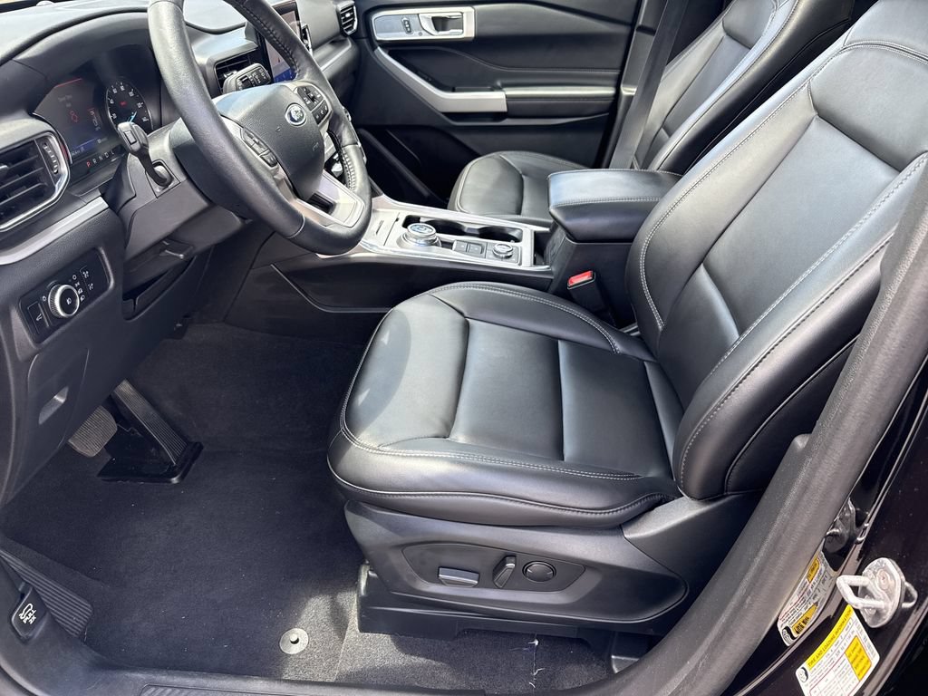 Used 2024 Ford Explorer XLT w/ Equipment Group 202A AWD/4WD image 9