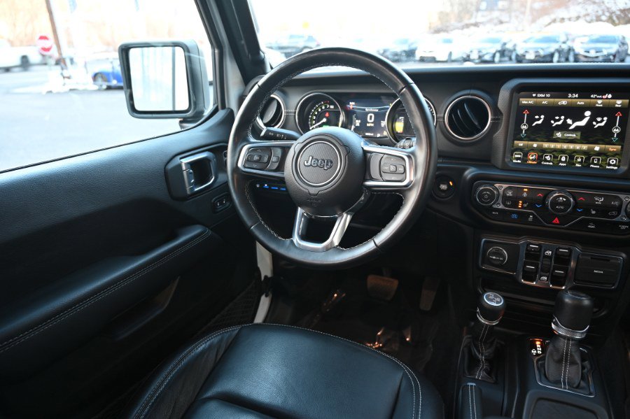 Used 2022 Jeep Wrangler Unlimited Sahara w/ Cold Weather Group image 16