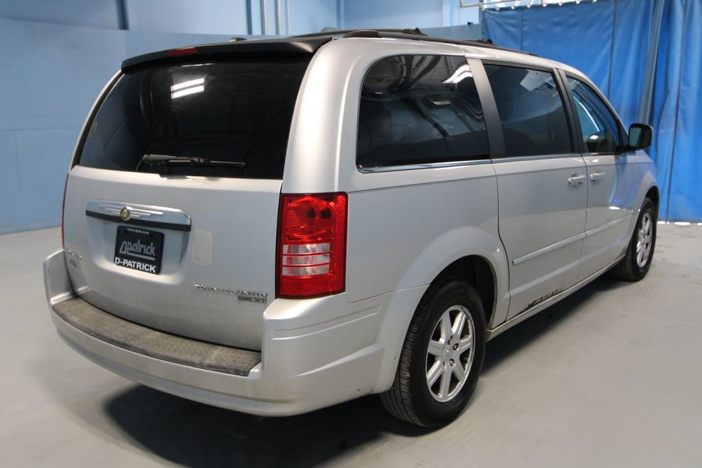 Used 2010 Chrysler Town & Country Touring image 25