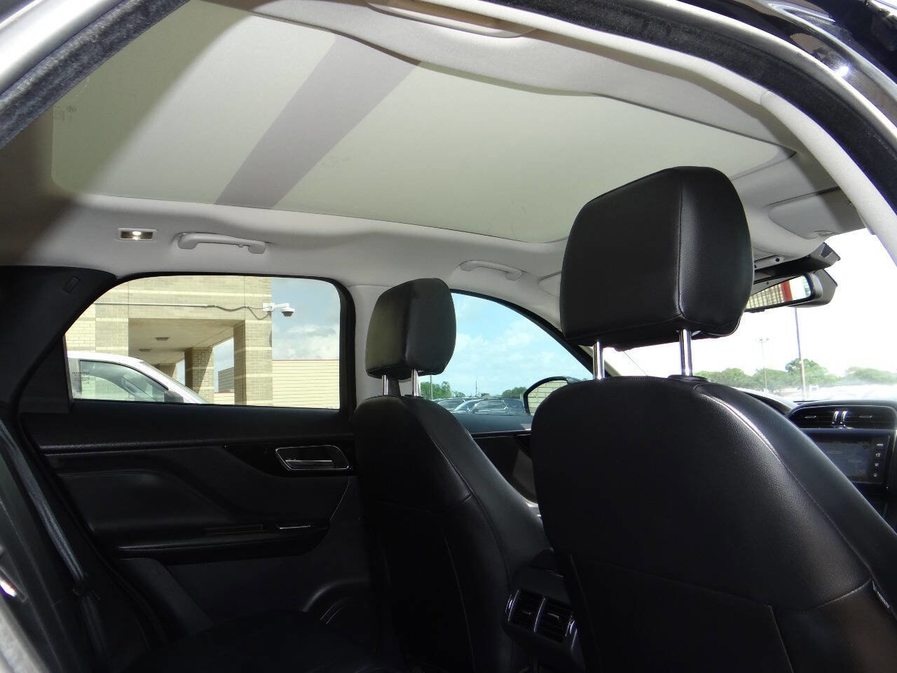 Used 2017 Jaguar F-PACE Premium AWD/4WD image 28