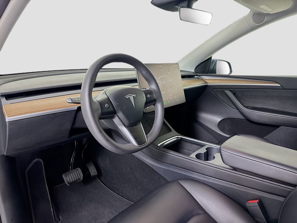 Used 2024 Tesla Model Y Long Range image 9