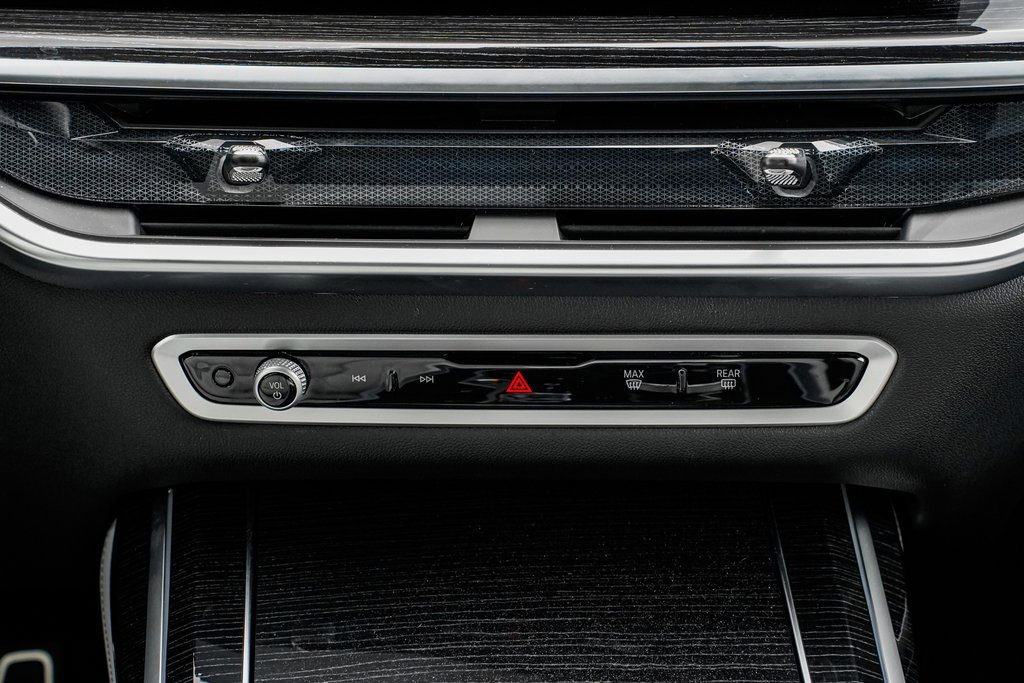 Used 2025 BMW X7 xDrive40i w/ M Sport Package image 15