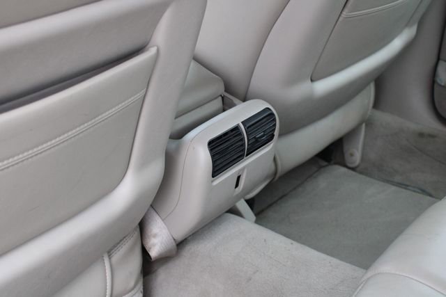 Used 2003 Lincoln Town Car Signature image 18