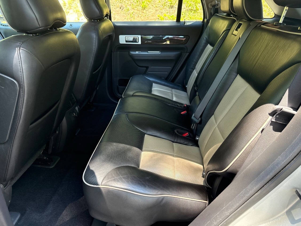 Used 2009 Lincoln MKX AWD image 15