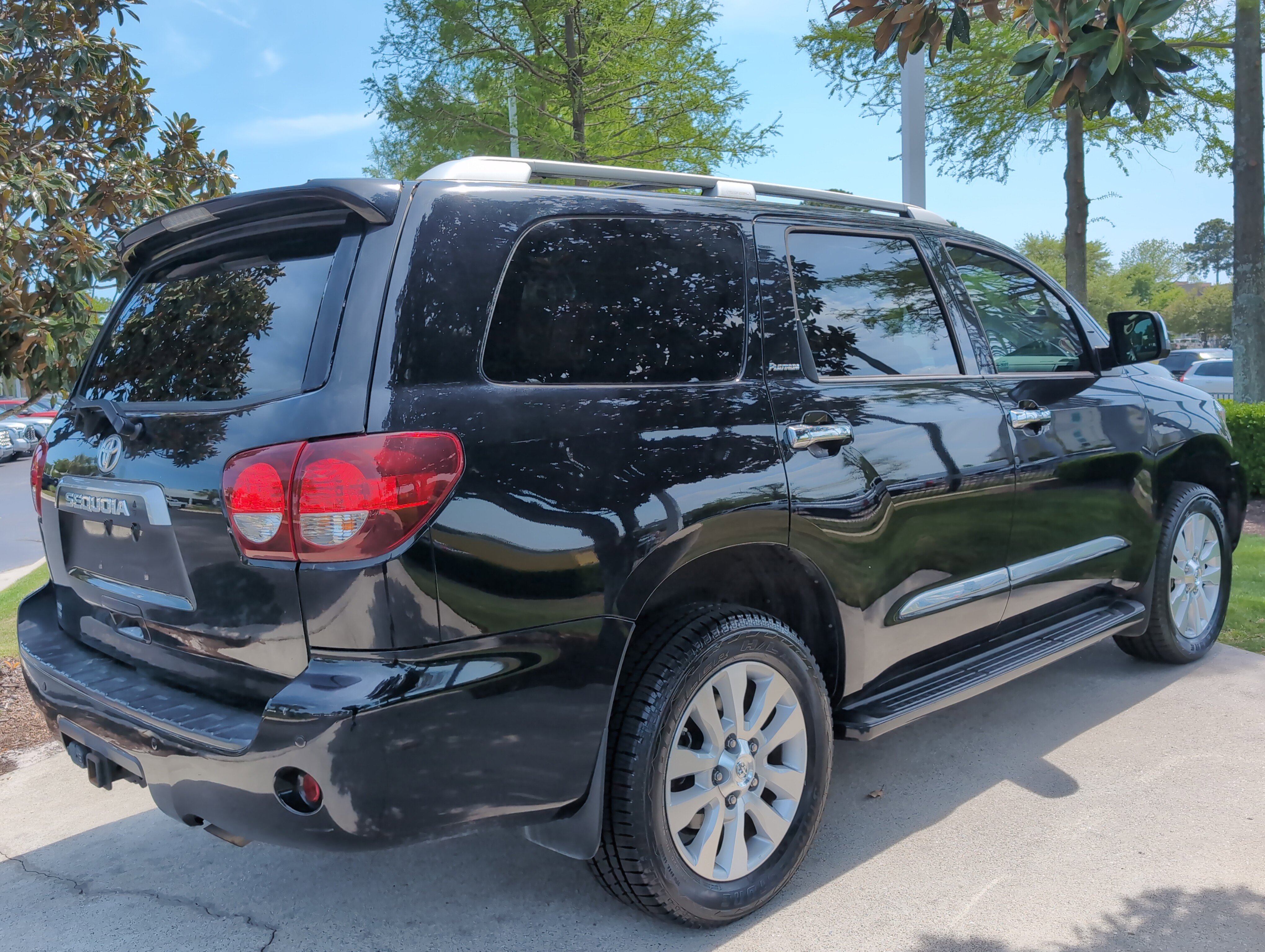 Used 2020 Toyota Sequoia Platinum AWD/4WD image 10